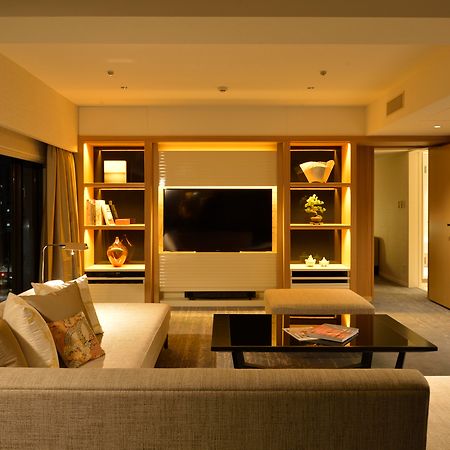 Kyoto Tokyu Hotel Eksteriør billede A living room in a suite at the Mandarin Oriental, Tokyo