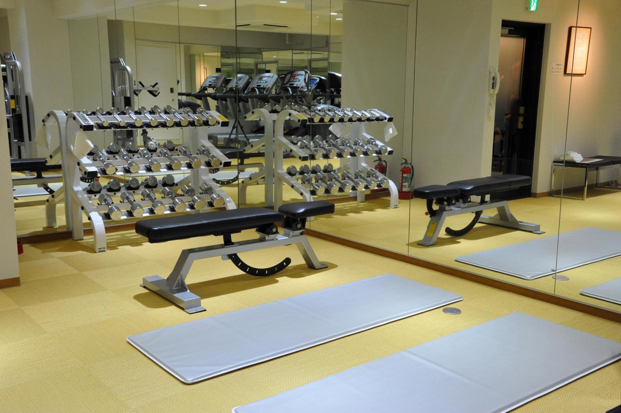 Kyoto Tokyu Hotel Eksteriør billede A weight bench